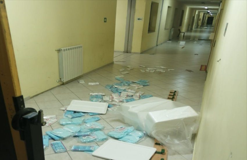 Ennesimo raid alla scuola Romeo di Sant’Antimo, esasperati i genitori dei bambini