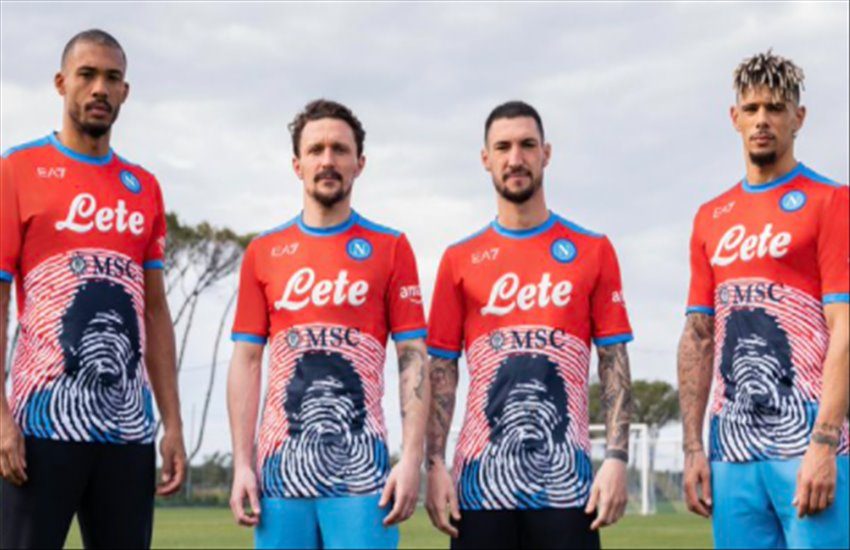Napoli-Milan, i partenopei scenderanno in campo con la maglia azzurra. In beneficenza le maglie “Maradona Game Special Edition”