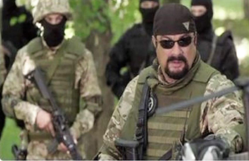 Steven Seagal: “Pronto a morire per Putin”. E la Russia lo vuole mandare in guerra in Ucraina