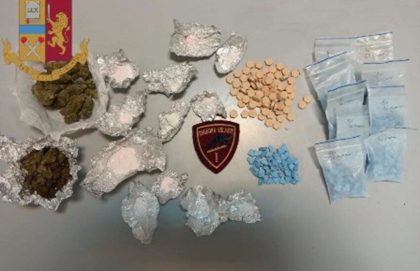 Catania, arrestato pusher 46enne. Sequestrate 500 pasticche di ecstasy e altre droghe