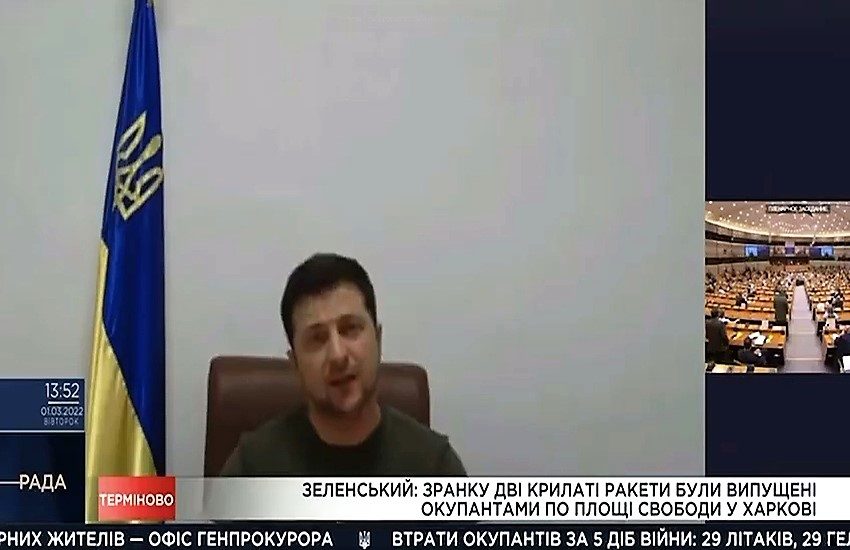 Zelensky pubblica il video dell’intervento all’Ue: “Senza l’Europa l’Ucraina sarà sola”