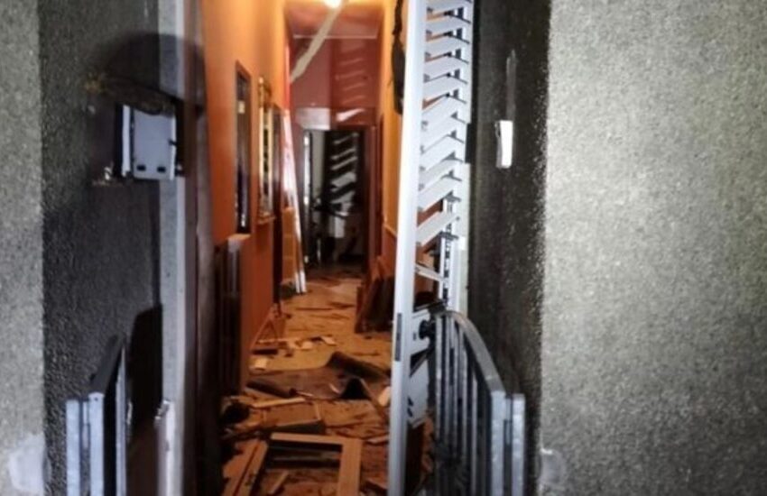 Misteriosa intimidazione nel Salento. Ordigno esploso nella notte davanti ad un’abitazione