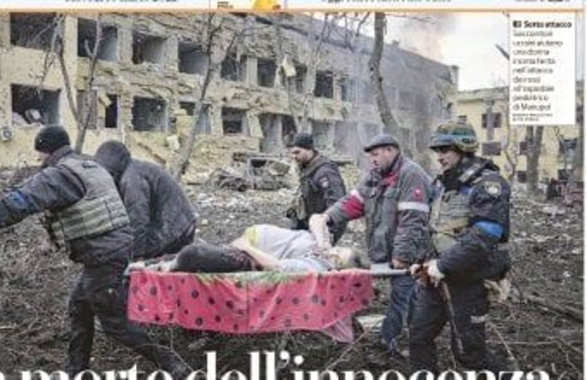 Morta la donna incinta e il suo bambino ferita dalle bombe all’ospedale di Mariupol
