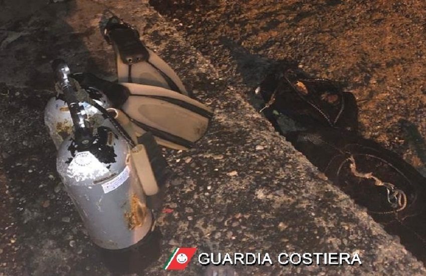 Pesca illegale a Santa Maria La Scala, fermate 4 persone dalla Guardia Costiera: verbali per 4mila euro