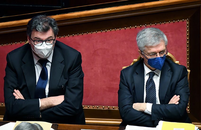 Il governo pensa a dazi e autorizzazioni per l’export di materie prime necessarie all’industria italiana