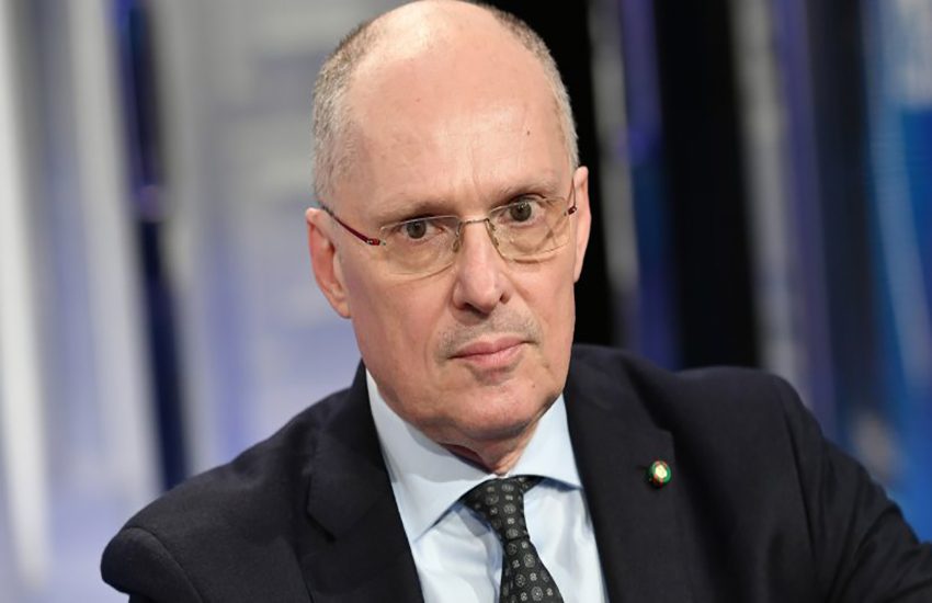 Covid, l’allarme di Ricciardi: “Non è tempo di togliere le mascherine”