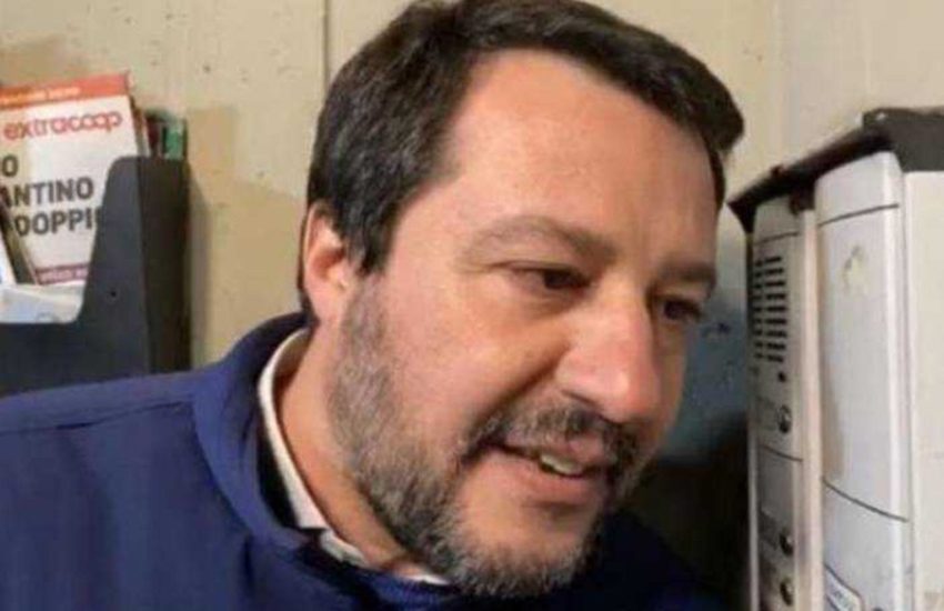 Salvini può citofonare: archiviata denuncia a carico del leader della Lega