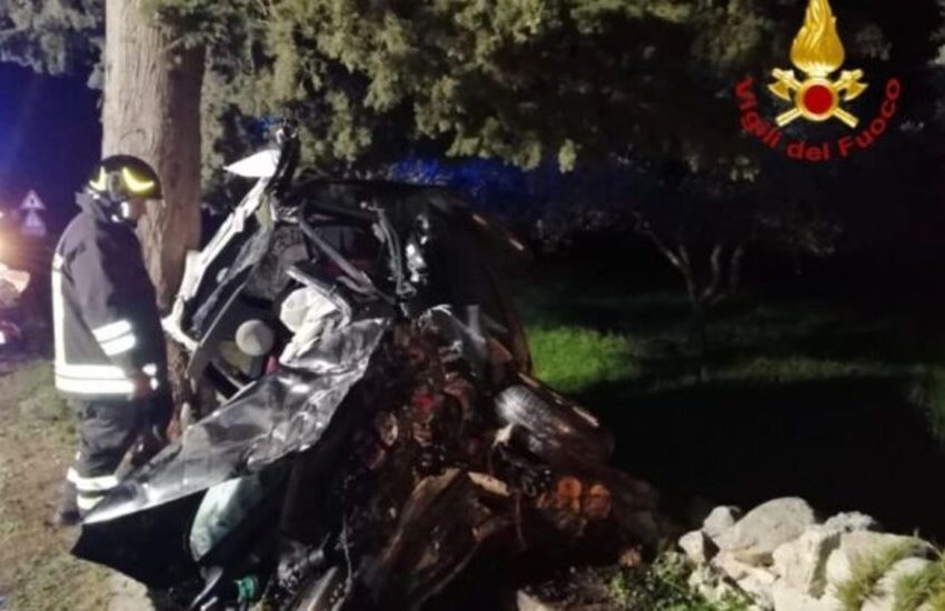 Tragedia nel Salento. Auto contro cipresso, perde la vita 30enne