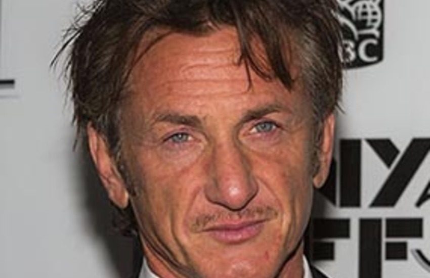 Guerra Ucraina, Sean Penn su Zelensky: “Incredibile come ha unito il Paese”