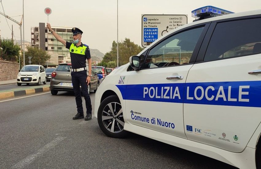 Senza patente a 86 anni sfida i posti di blocco: la nonnina non molla il volante