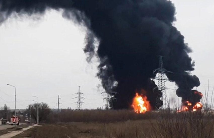 Ucraina al contrattacco, bombe su città russa. Mosca: “Peserà sui negoziati”