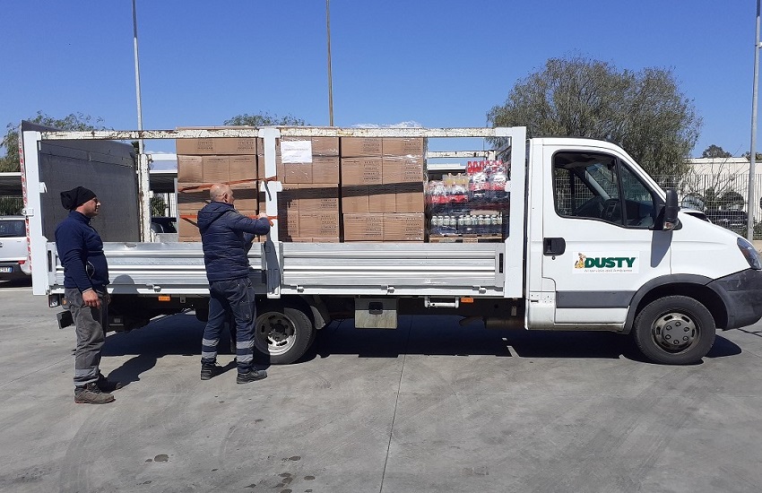 La Dusty porta in Sicilia beni di prima necessità con i suoi camion per i profughi ucraini: “Capiamo quanto è indispensabile”