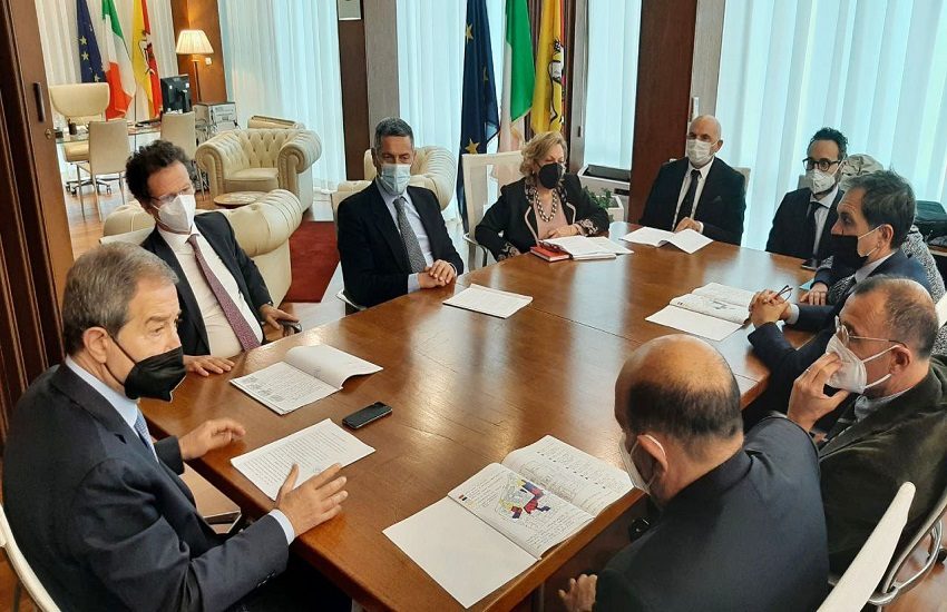 Ex ospedale Vittorio Emanuele passa all’Università di Catania: firmata convenzione tra il presidente Musumeci e il rettore Priolo