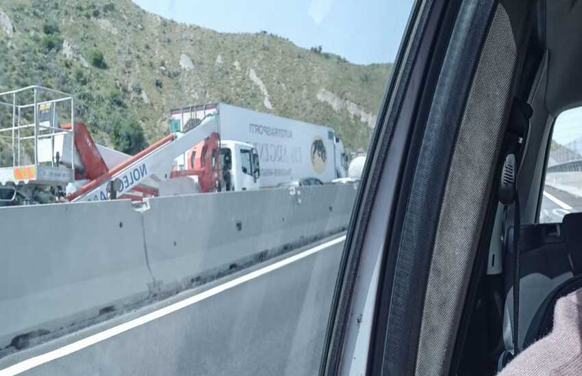 Reggio Calabria, incidente allo svincolo di Via Lia: traffico in tilt