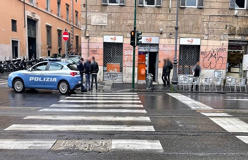 “Conta fino a mille o ti sparo”: rapina violenta in pieno centro a Roma