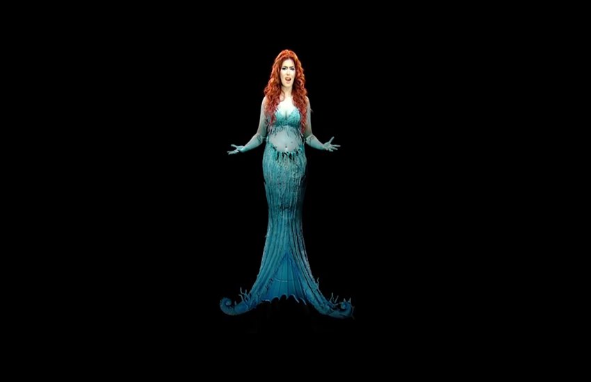 Arriva a Castel dell’Ovo la “Sirena digitale” che canta i celebri brani della tradizione partenopea