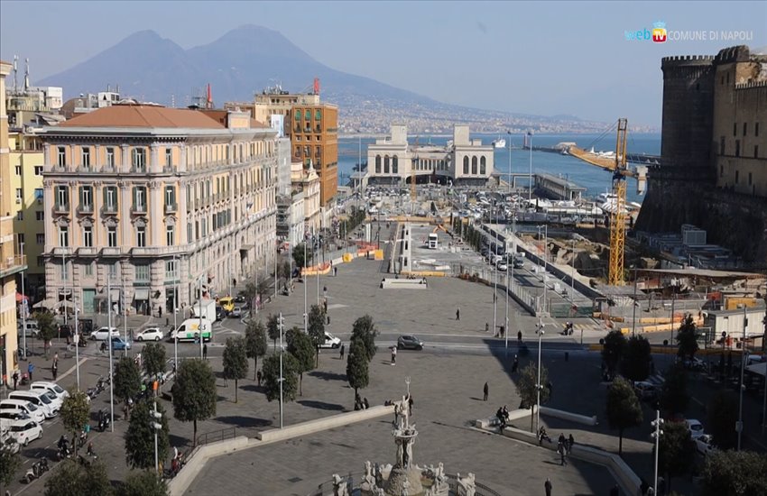 Piazza Municipio finalmente libera dai cantieri dopo 20 anni. Il sindaco Manfredi: “Un polo turistico attrattivo per cittadini e turisti”