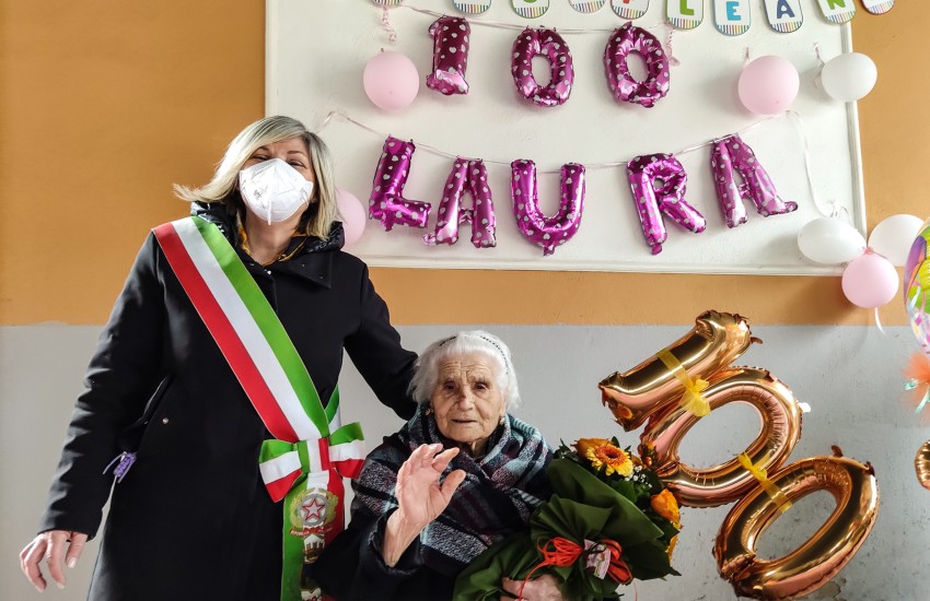 Cisterna in festa per festeggiare i 100 anni di nonna Laura