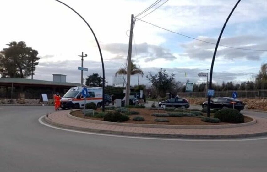 Altro incidente nel Salento. Auto si schianta sul palo, ragazza 21enne in ospedale