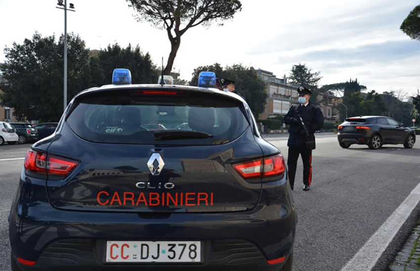 Gravina di Catania, va in caserma con un’auto rubata poco prima: arrestato