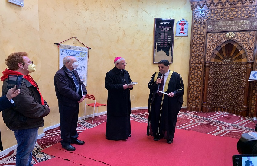 Monsignor Luigi Renna in visita alla Moschea della Misericordia: “Ci sentiamo fratelli in un cammino comune”