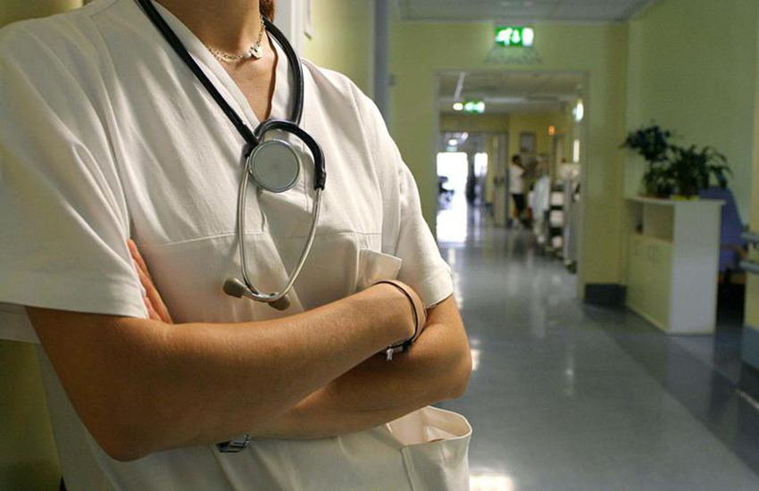 Assurdo ad Acerra: si risveglia in ospedale e dà di matto contro medici ed infermieri
