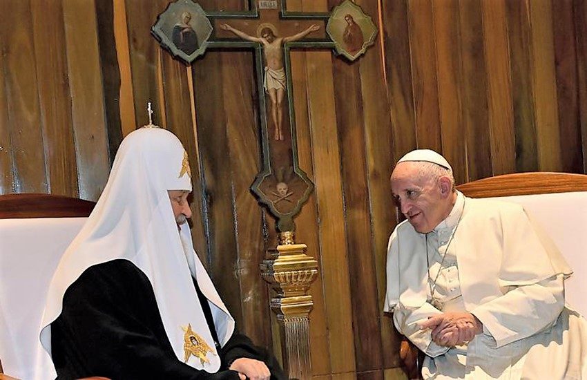 Papa Francesco “pronto a tutto” per fermare la guerra, ma non vedrà Kirill: ecco perché