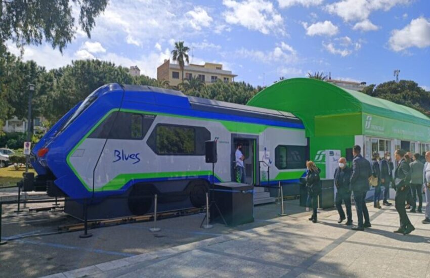 Reggio Calabria: presentato il “Blues”, primo treno a tripla alimentazione