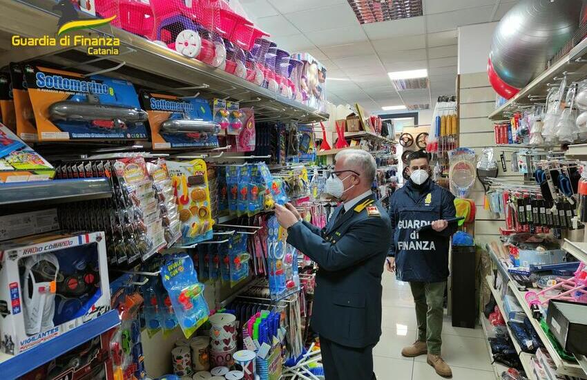 Scordia, sequestrati in un negozio cinese oltre 850 prodotti con marchio CE falso
