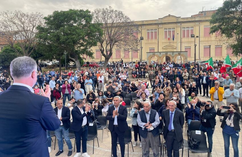 Villa San Giovanni, bagno di folla per il candidato sindaco Santoro