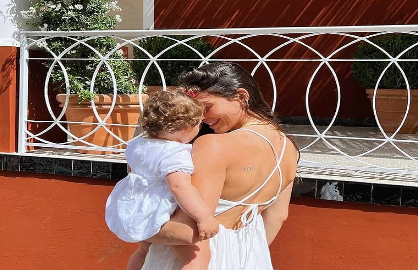Insulti alla figlia di Ludovica Valli: “Ma come mai è così grassoccia”. La risposta non si fa attendere