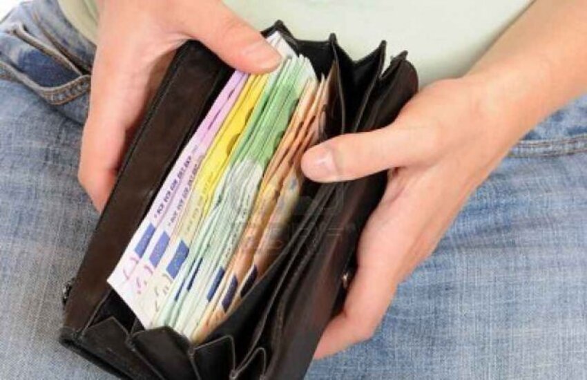 Martina Franca: Trova portafoglio con 4.000 euro e lo consegna ai Carabinieri
