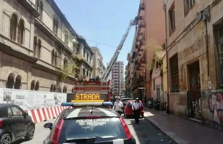 Taranto: Si staccano calcinacci da palazzo, via Mazzini chiusa al traffico