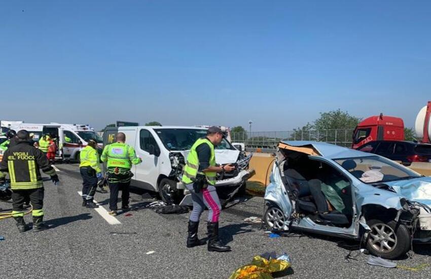 Incidente stradale sulla A4 Milano-Torino: 4 morti e due feriti gravi