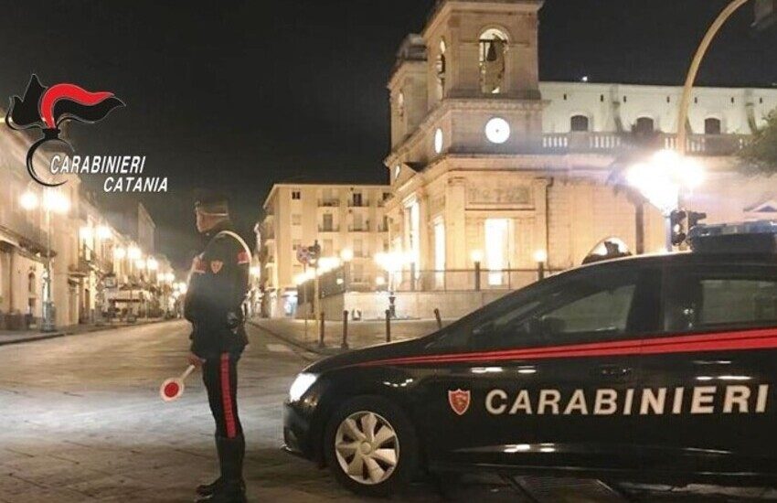 Giarre, occupava suolo pubblico con auto rottamate. Denunciato 31enne