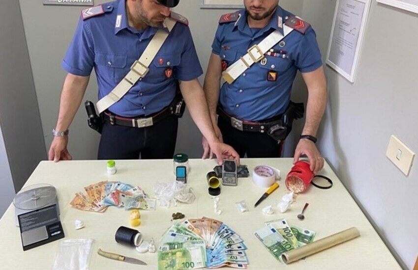 Maniace, un arresto e una denuncia per spaccio di cocaina