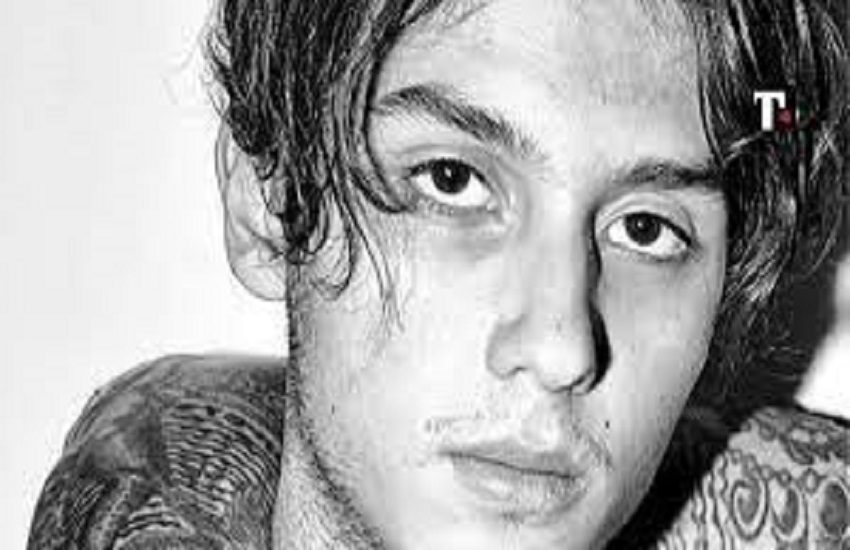 Famiglia Corona, Carlos attacca Nina Moric per il furto: “Ha preferito 50mila euro all’amore di suo figlio”