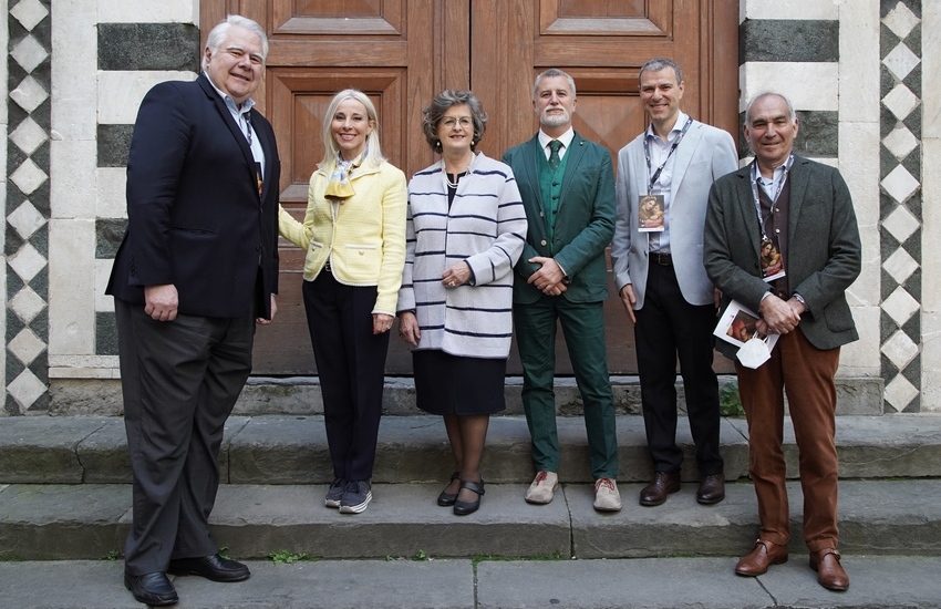 Raffaello, maestro di armonia e difensore dei beni culturali protagonista del volume d’arte di Menarini