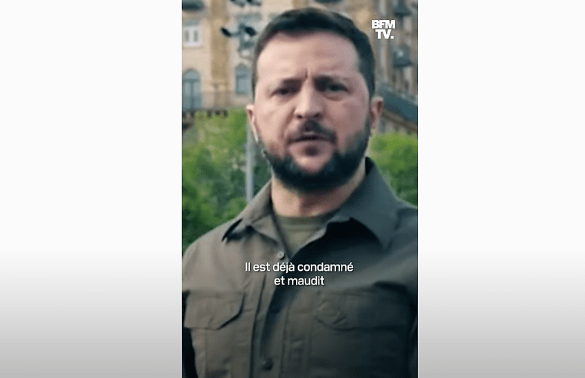 Zelensky e la sua parata del 9 maggio: “Putin condannato come Hitler” (VIDEO)