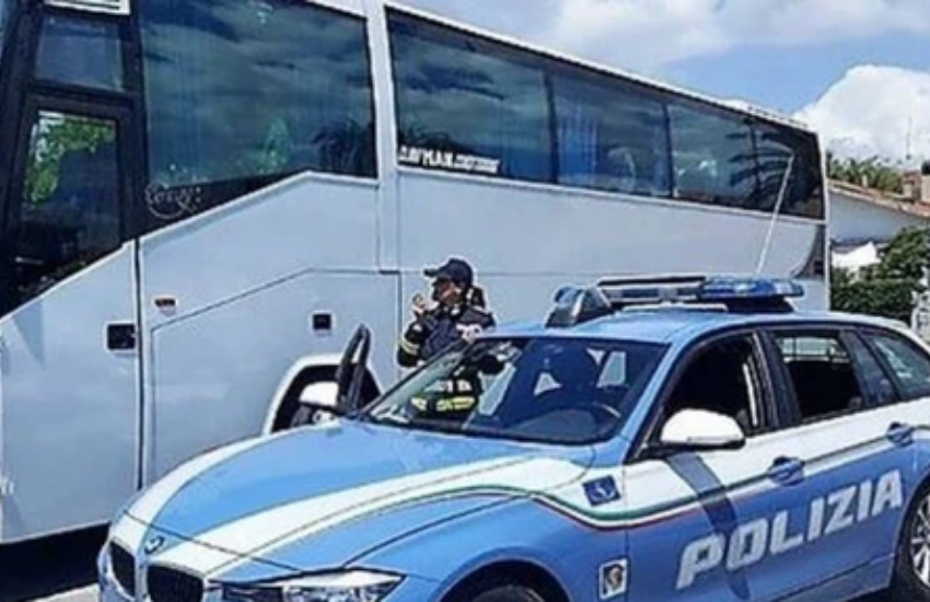 Ancona: l’autista del bus è ubriaco e ha dimenticato la patente, la gita non può partire