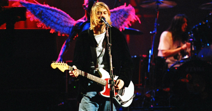 Kurt Cobain, la sua amata Fender venduta a un’asta record (VIDEO)