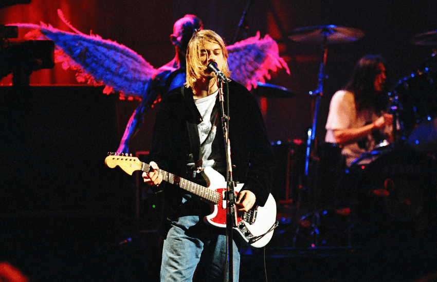 Kurt Cobain, la sua amata Fender venduta a un’asta record (VIDEO)