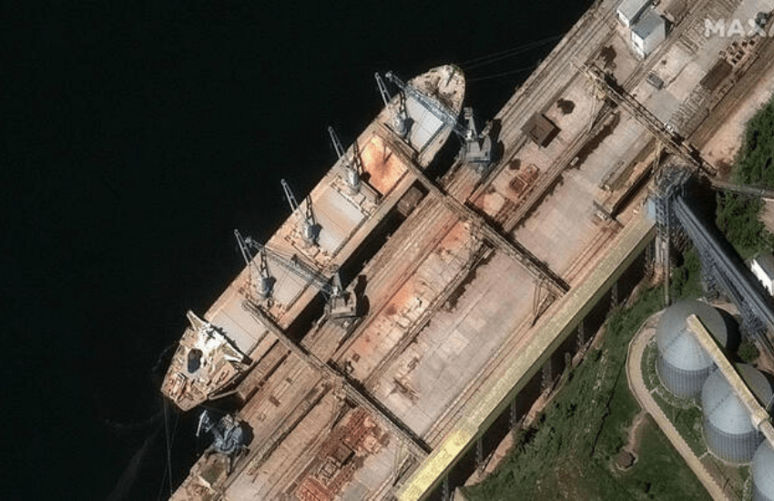 Ucraina: la Russia ruba il grano al popolo invaso. Il video con nuove prove
