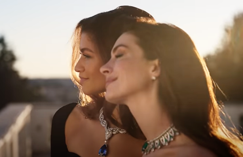 Paolo Sorrentino esalta l’amore lesbo con Anne Hathaway e Zendaya (VIDEO)