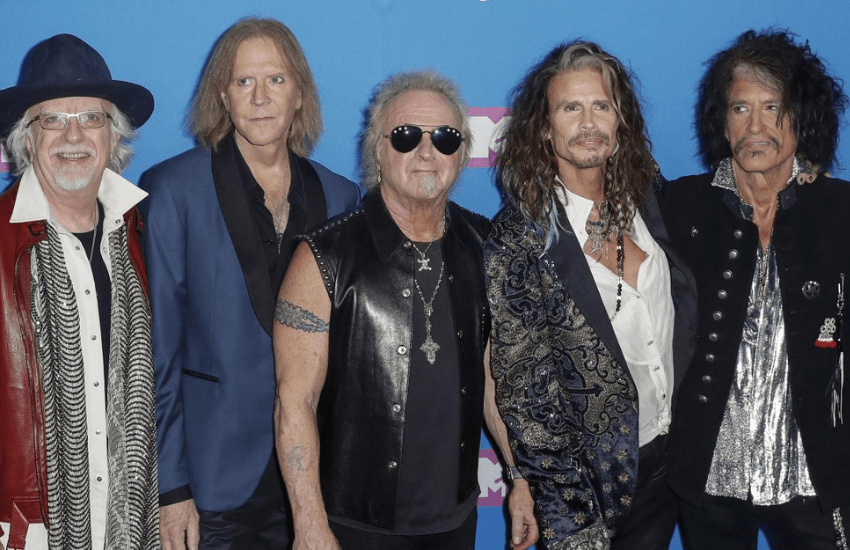 Steven Tyler ricade nel tunnel della droga a 74 anni: le scuse degli Aerosmith