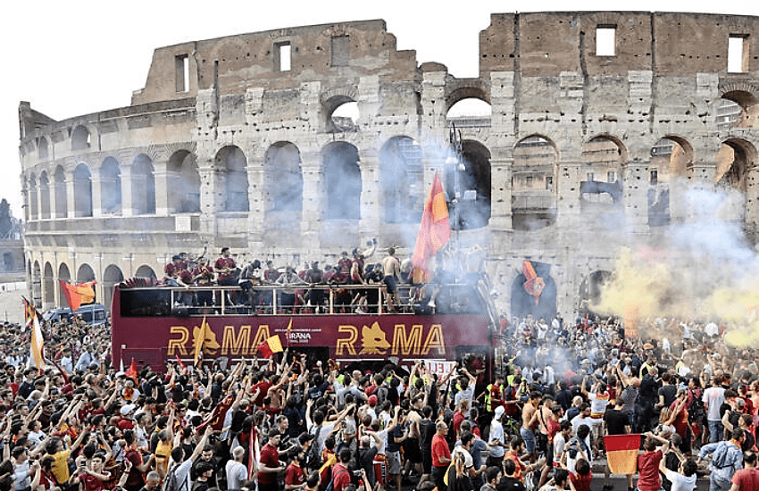 Scuola: “Esami senza mascherina visto che i tifosi possono ammassarsi”