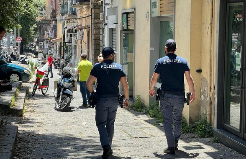 Napoli: due sorelle sfregiate con l’acido in un raid