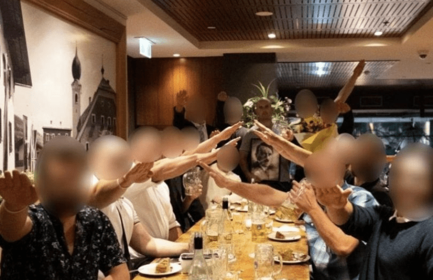 Torta e saluti nazisti: gruppo di estremisti festeggia il compleanno di Hitler (FOTO)