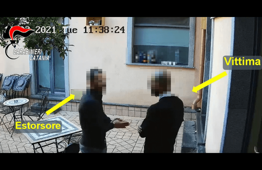 [Video] Riposto, con metodo mafioso estorce denaro ad un ristoratore. Arrestato