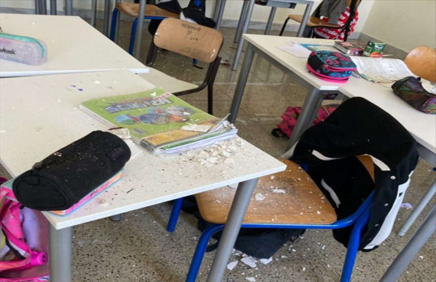 Tragedia sfiorata a Caivano, crolla il soffitto in una scuola. L’ira del consigliere Ponticelli: “Un fatto gravissimo”